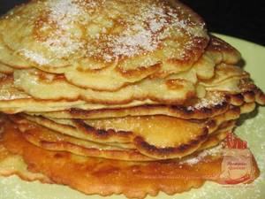 kleine Pancakes mit Apfel und Vanille